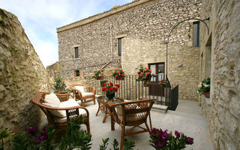 Aparthotel Pietre Antiche 2*
