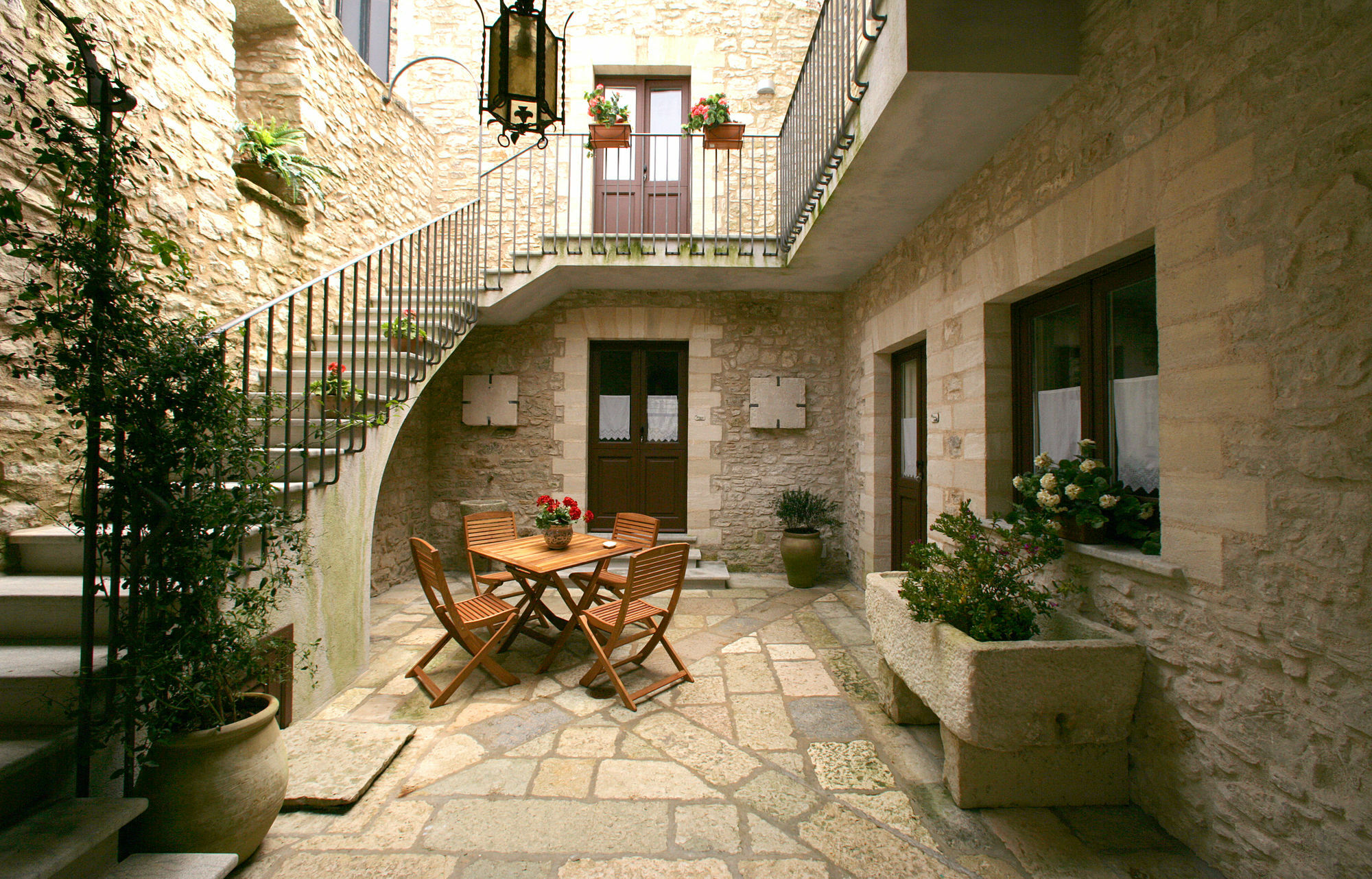 Pietre Antiche Aparthotel 2*